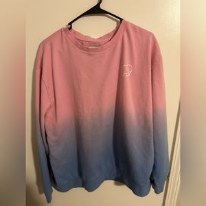 Size large. Oversized pullover.